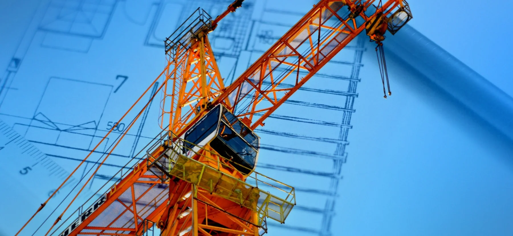 Building contracting services in Dubai at an active construction project.